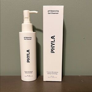 PHYLA pH Balancing Gel Cleanser - White Bottle